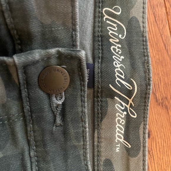 Universal Thread Size 18 High Rise Skinny Crop Camouflage Pants - Picture 2 of 4